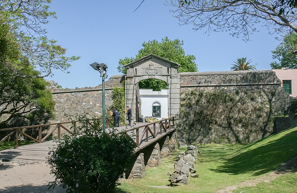 Portón de Campo, the historic stone city gate with wooden bridge entrance to the Barrio Histórico in Colonia del Sacramento