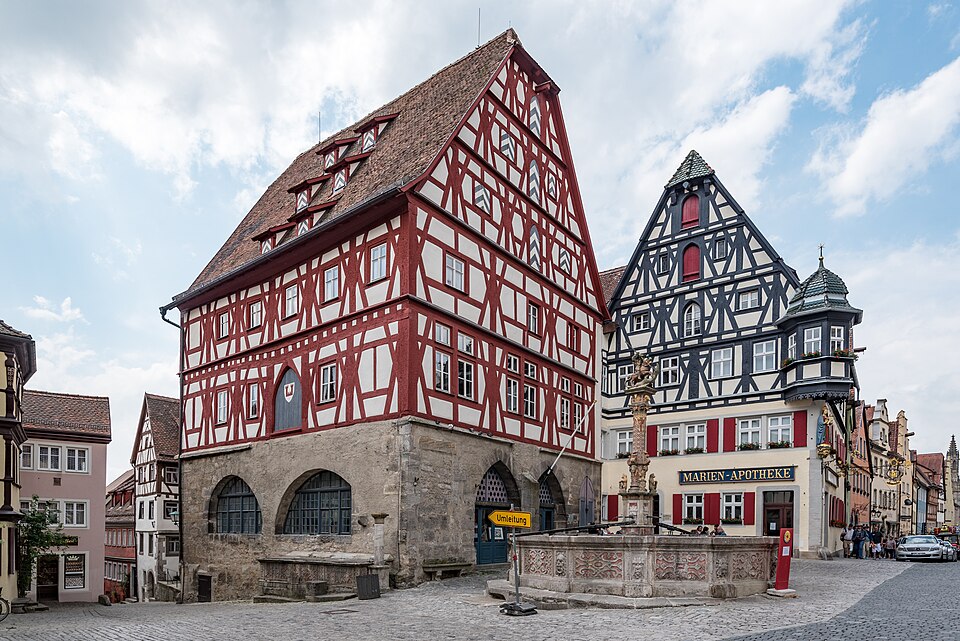 Large half-timbered buildings and the Georgsbrunnen fountain on the Marktplatz in Rothenburg ob der Tauber