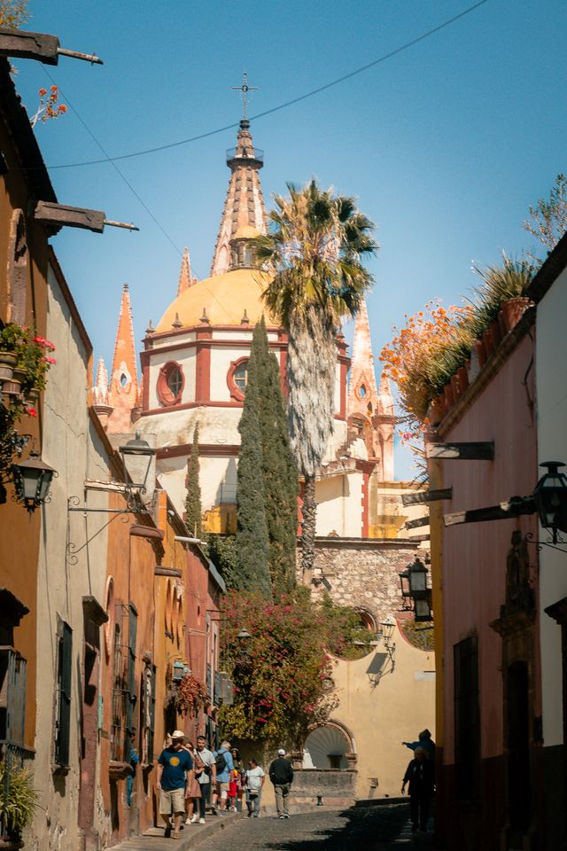 Picturesque street in downtown San Miguel de Allende