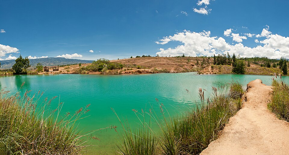 Turquoise colored lake at Pozos Azules near Villa de Leyva