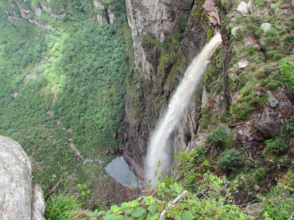 The tall Cachoeira da Fumaça waterfall plunging down a cliff