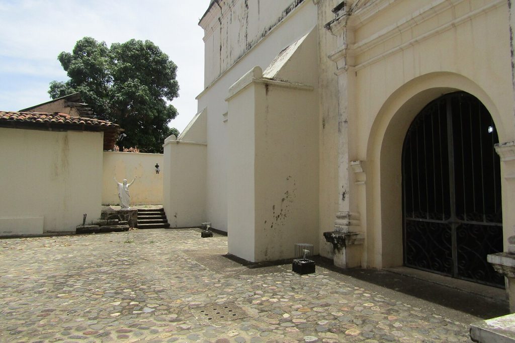 A whitewashed courtyard beside the cathedral