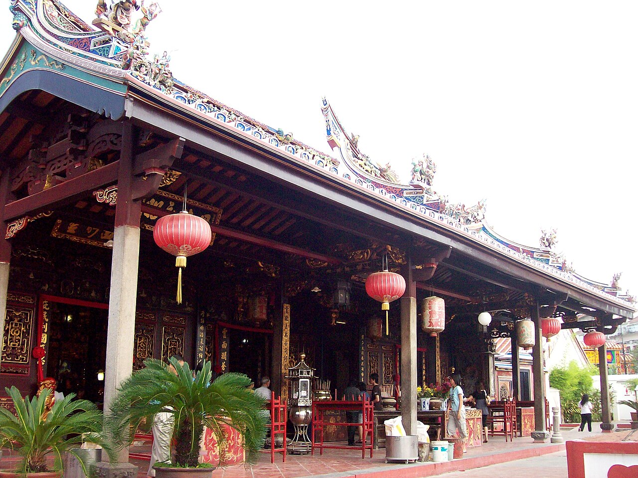 Ornate roof of Cheng Hoon Teng Chinese temple