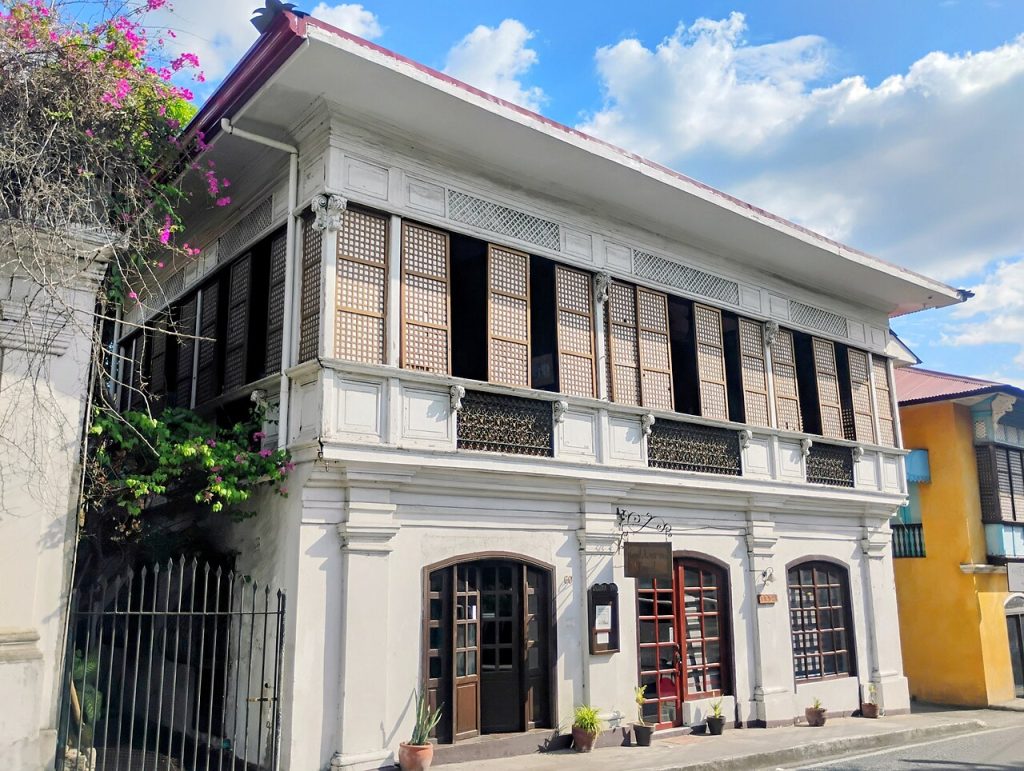 Galleria Taal, an ancestral house turned camera museum