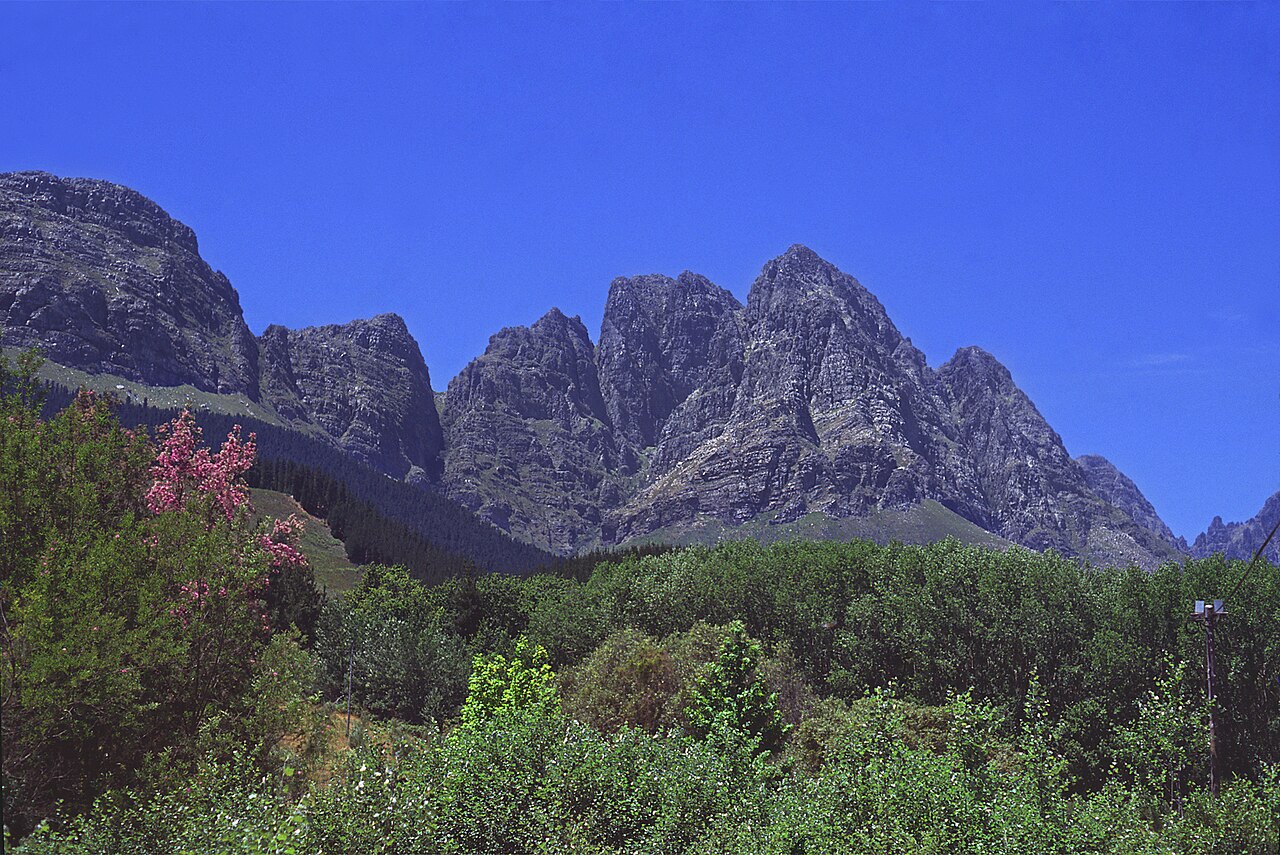 Twin Peaks rising above the Jonkershoek Valley