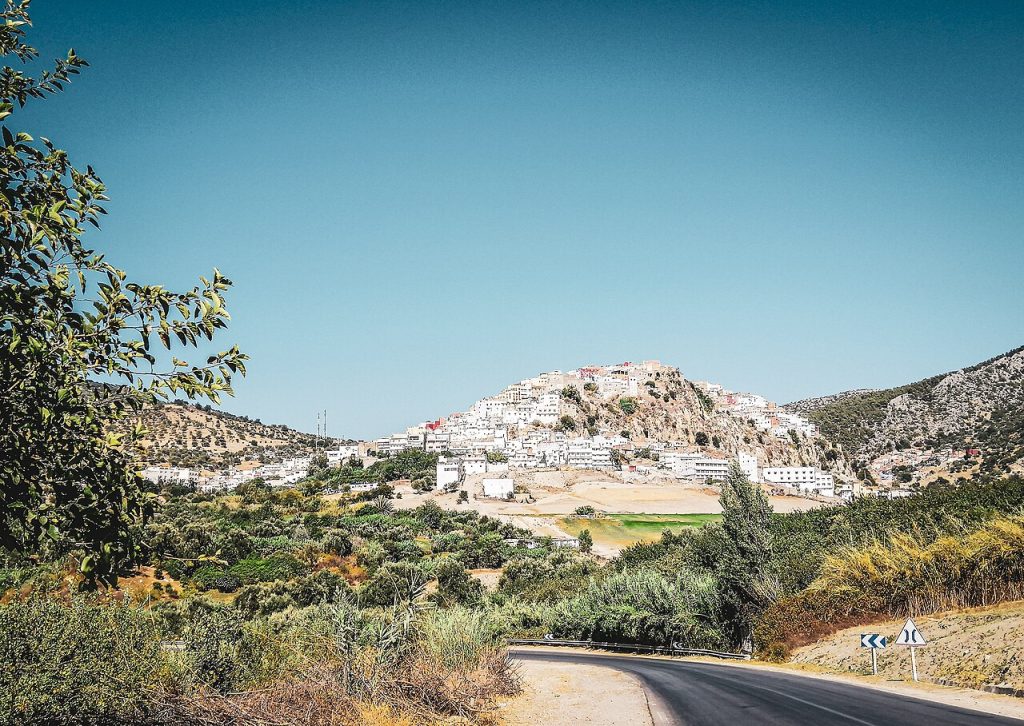 Moulay Idriss spreading across two hills in the Zerhoun mountains