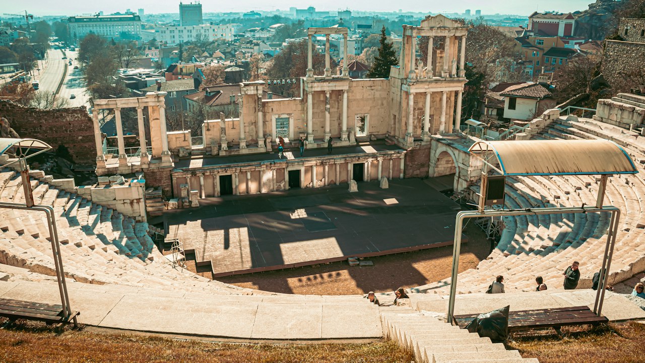 Aerial view of a large building with stairs in the city