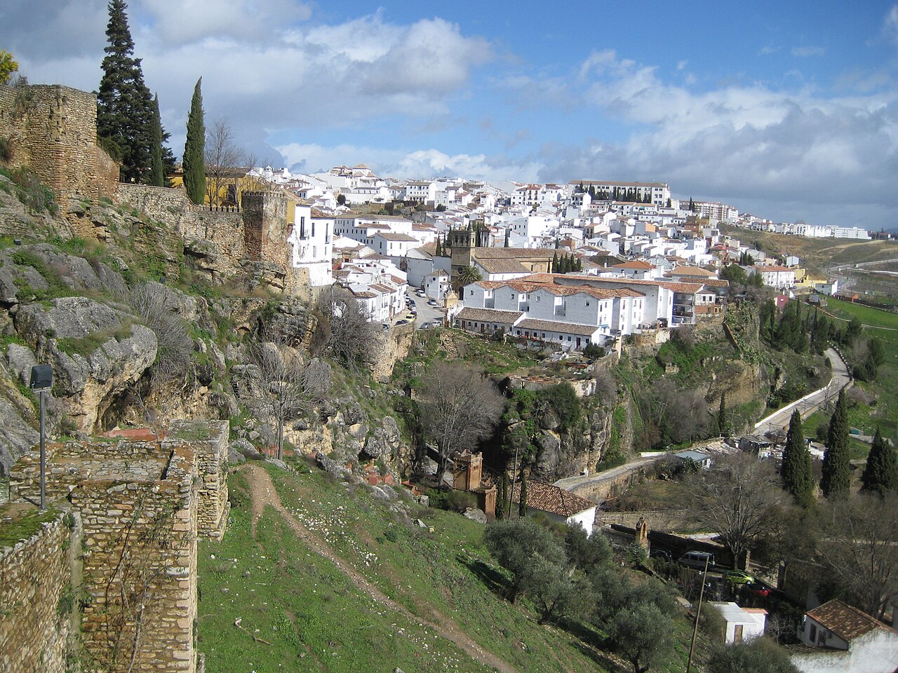 Whitewashed houses on the cliff edge seen from the old city walls
