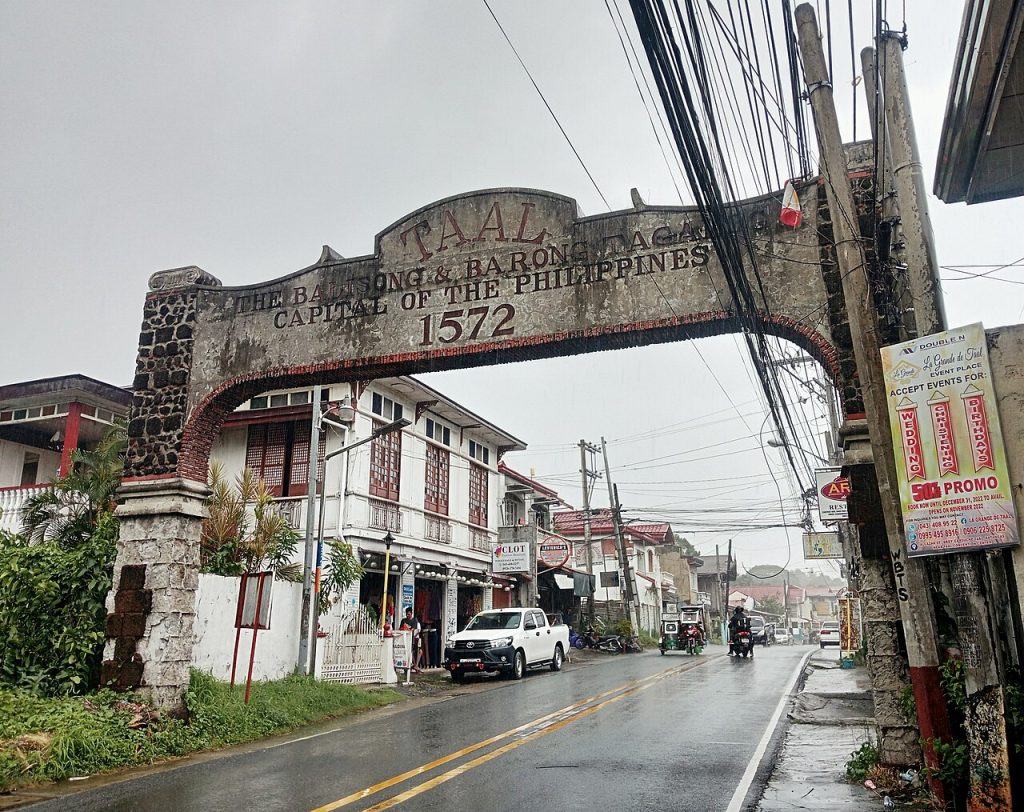 The welcome arch of Taal Heritage Town marked 1572